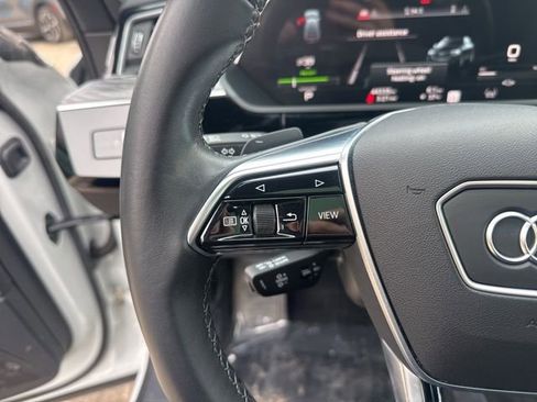 Used 2023 Audi e-tron Premium Plus w/ Premium Plus Package image 18