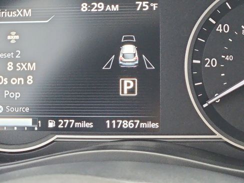 Used 2018 Nissan Kicks SR image 21