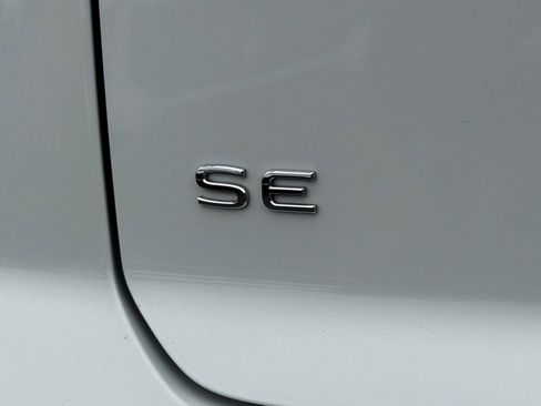 Used 2021 Volkswagen Atlas Cross Sport SE w/ Panoramic Sunroof Package image 9