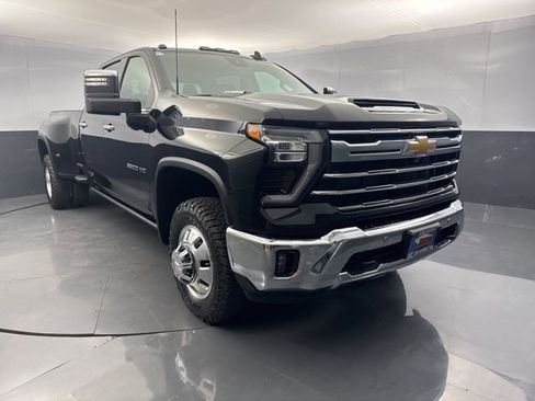 Used 2024 Chevrolet Silverado 3500 LTZ w/ LTZ Convenience Package image 12