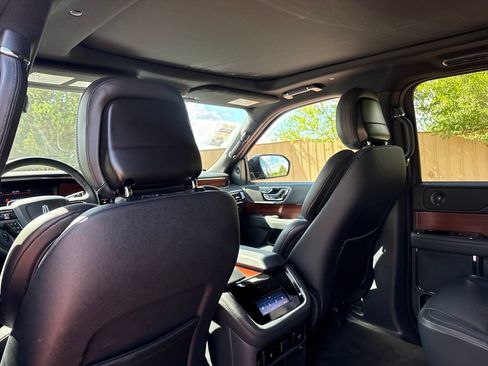 Certified 2024 Lincoln Navigator Premiere AWD/4WD image 24
