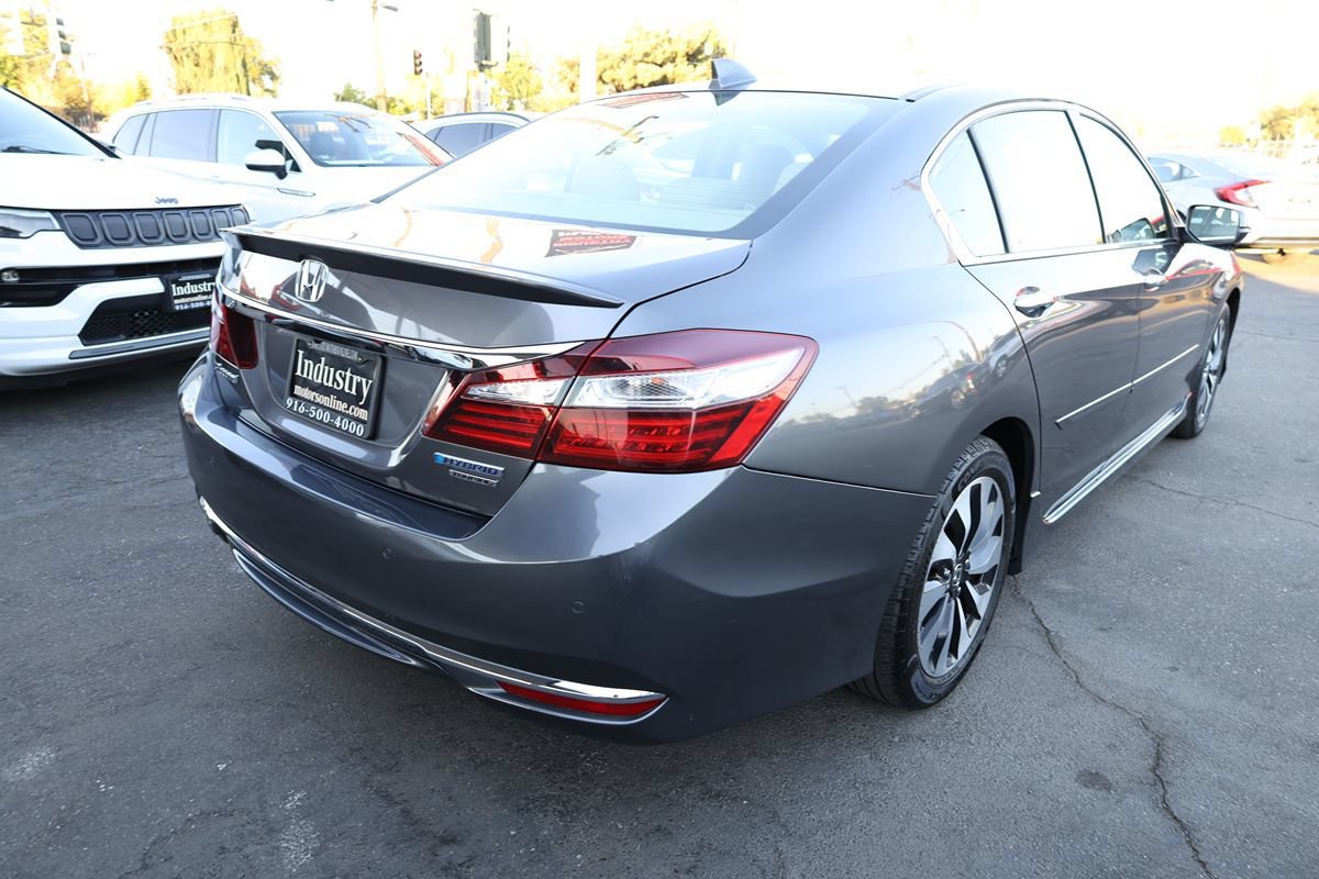 Used 2017 Honda Accord Touring image 4