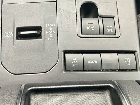 Used 2022 Toyota Highlander L FWD image 25