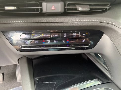 Used 2023 Buick Envision Essence AWD/4WD image 27
