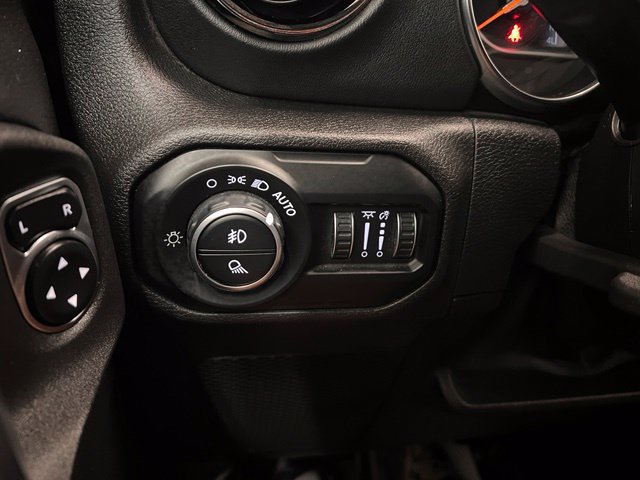 Used 2021 Jeep Gladiator Overland AWD/4WD image 14