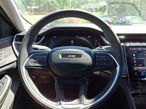 Used 2023 Jeep Grand Cherokee L Limited w/ Luxury Tech Group II AWD/4WD image 20