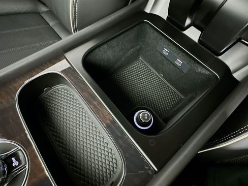 Used 2022 Bentley Bentayga AWD/4WD image 55