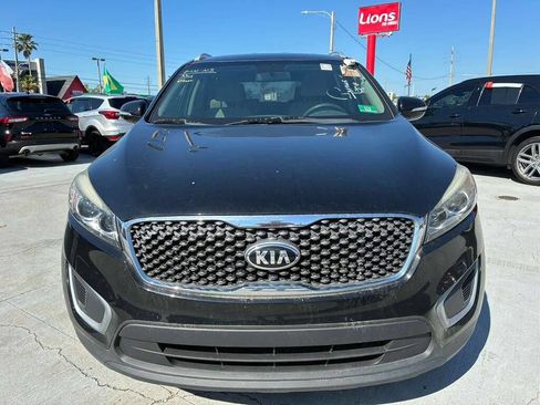 Used 2018 Kia Sorento FWD image 1
