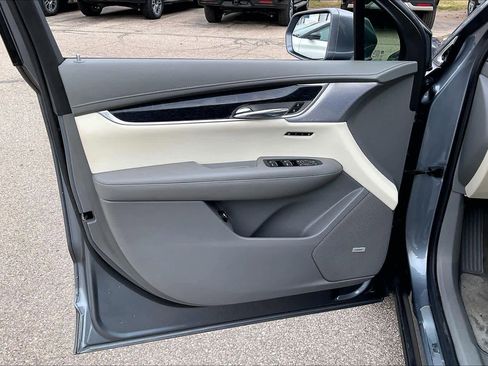 Used 2020 Cadillac XT6 Premium Luxury image 21