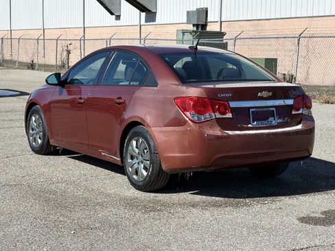 Used 2013 Chevrolet Cruze LS image 3