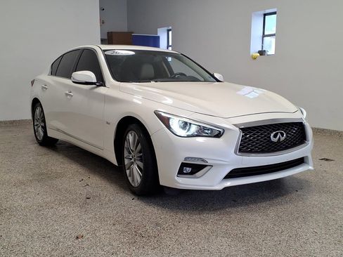 Used 2018 INFINITI Q50 Luxe w/ Essential Package (3.0T Luxe) image 3