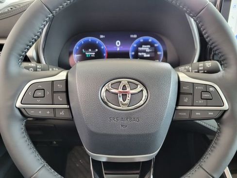 New 2026 Toyota Highlander Platinum image 28