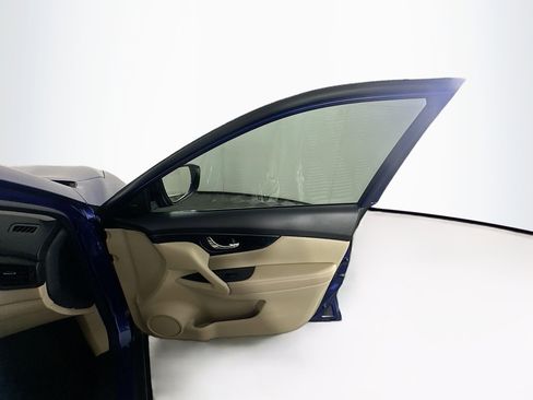 Used 2017 Nissan Rogue SL FWD image 32