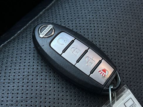Used 2017 Nissan Rogue Sport SL FWD image 28