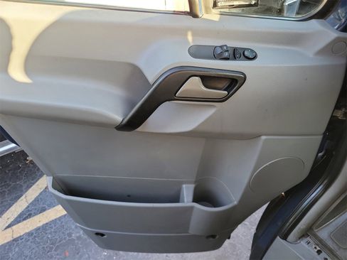 Used 2013 Mercedes-Benz Sprinter 2500 image 30