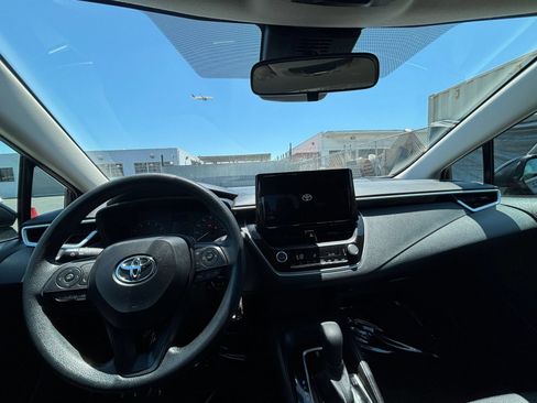 Used 2025 Toyota Corolla LE FWD image 33