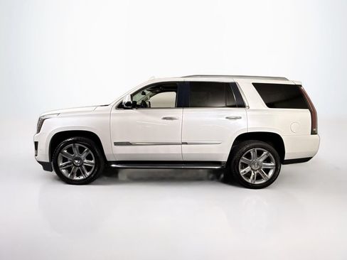 Used 2020 Cadillac Escalade Luxury RWD image 2