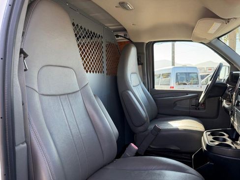 Used 2014 GMC Savana 3500 image 29