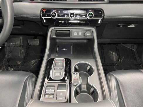 Used 2025 Honda Pilot Touring image 14