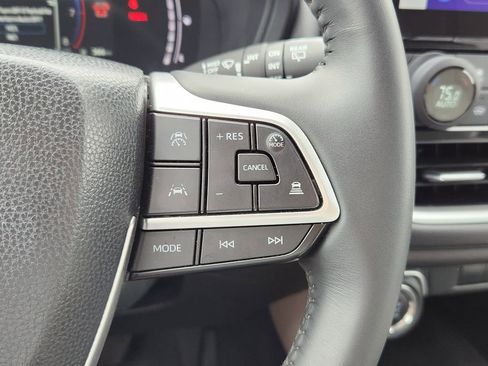 Used 2025 Toyota Grand Highlander AWD image 22