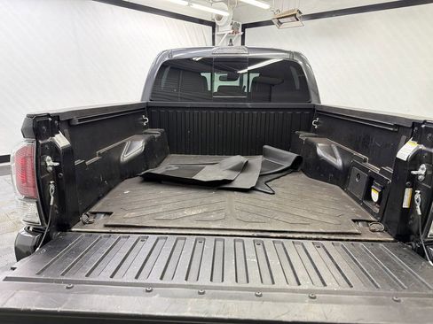 Used 2022 Toyota Tacoma Limited AWD/4WD image 19