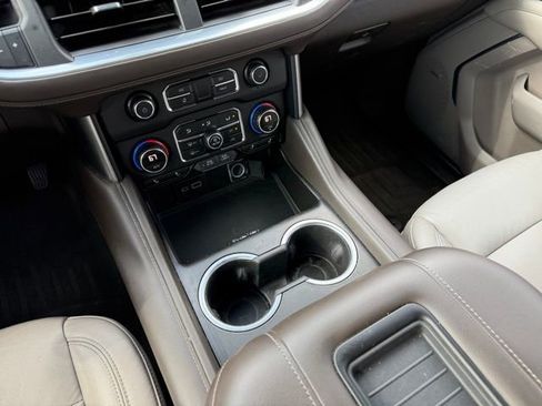 Used 2021 Chevrolet Suburban LT w/ LT Signature Package image 16