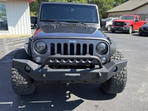 Used 2016 Jeep Wrangler Unlimited Rubicon w/ Connectivity Group AWD/4WD image 2
