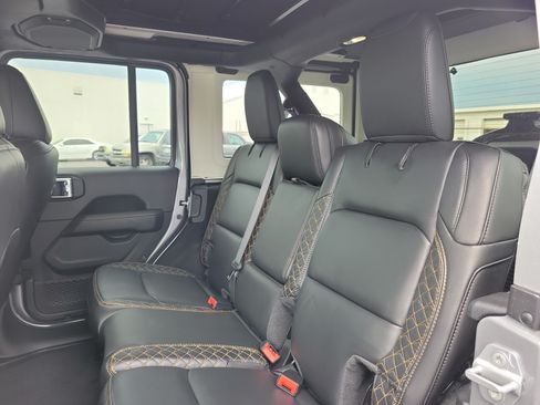Used 2021 Jeep Wrangler Unlimited Sahara AWD/4WD image 10