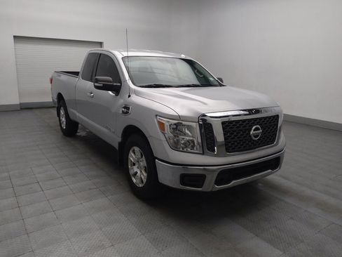 Used 2017 Nissan Titan SV image 13