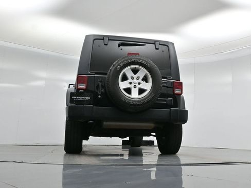 Used 2018 Jeep Wrangler Unlimited Sport S image 44