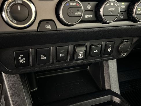 Used 2021 Toyota Tacoma TRD Off-Road w/ Technology Package image 31