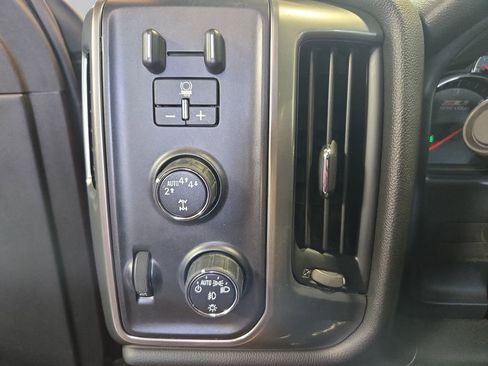 Used 2018 Chevrolet Silverado 1500 LT w/ All Star Edition AWD/4WD image 27