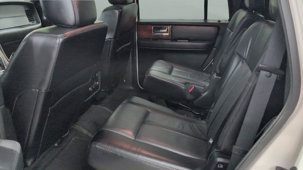 Used 2017 Lincoln Navigator Select AWD/4WD image 18