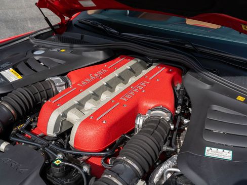 Used 2017 Ferrari GTC4Lusso image 22