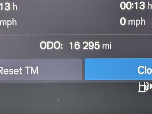 Certified 2023 Volvo XC40 B5 Plus w/ Protection Package Premier image 24