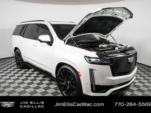 Used 2024 Cadillac Escalade Sport w/ LPO, ONYX Package image 39