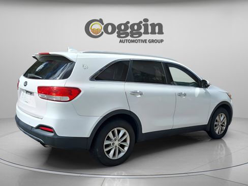 Used 2016 Kia Sorento LX w/ LX Convenience Package image 6