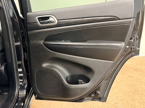Used 2019 Jeep Grand Cherokee Laredo AWD/4WD image 20