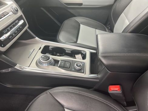 Used 2023 Ford Explorer XLT w/ Equipment Group 202A AWD/4WD image 18