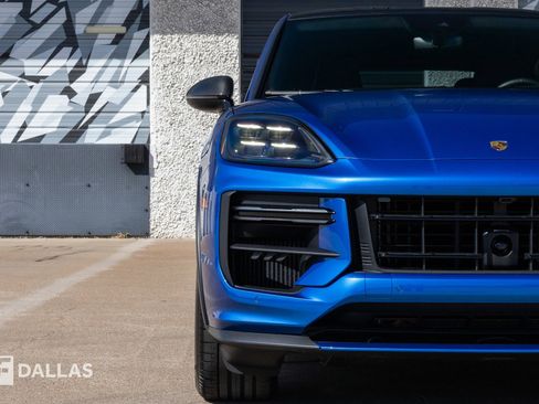 Used 2024 Porsche Cayenne Turbo GT image 4