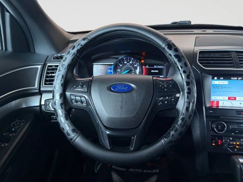 Used 2017 Ford Explorer XLT w/ Equipment Group 202A AWD/4WD image 31