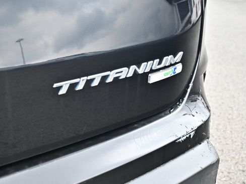 Used 2019 Ford Edge Titanium w/ Cold Weather Package AWD/4WD image 9