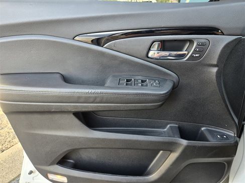 Used 2021 Honda Pilot Touring image 16