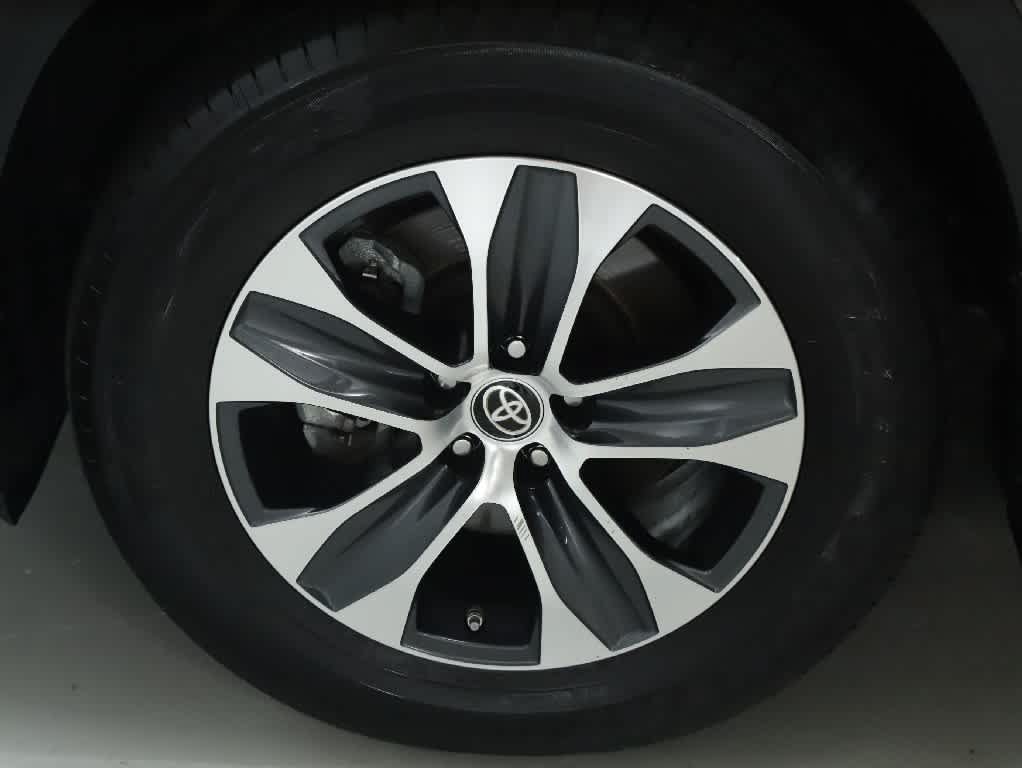 Used 2024 Toyota Highlander XLE AWD/4WD image 46