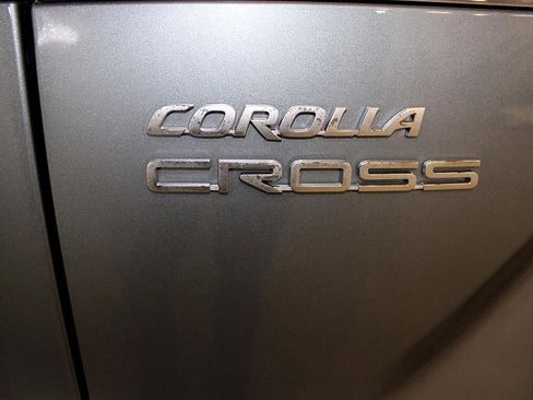 Used 2025 Toyota Corolla Cross XLE image 28