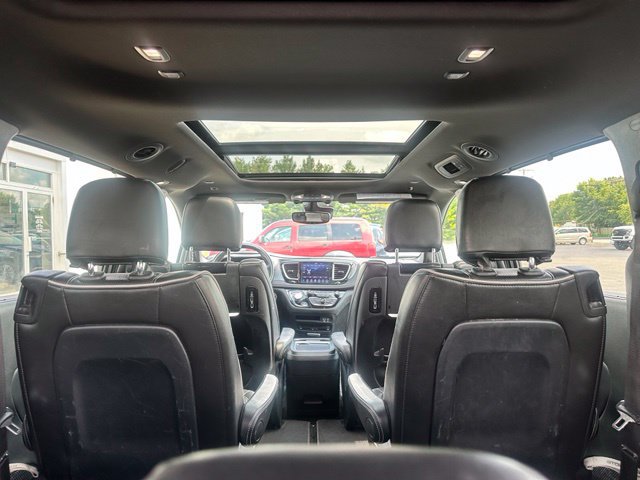 Used 2018 Chrysler Pacifica Limited w/ Advanced Safetytec Group FWD image 21