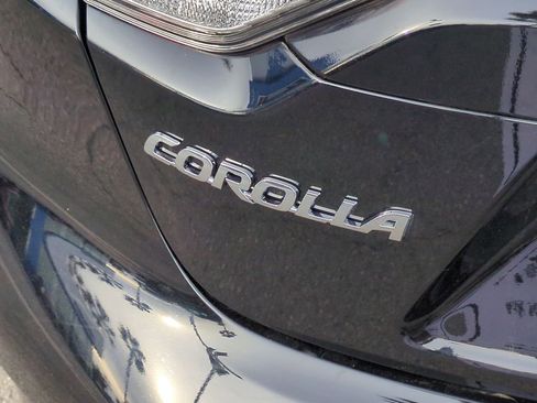 Used 2025 Toyota Corolla LE image 29