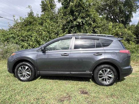 Used 2018 Toyota RAV4 XLE image 3