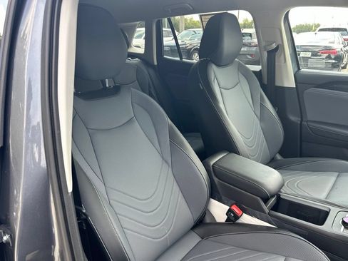 Certified 2026 Volkswagen Tiguan SE FWD image 32