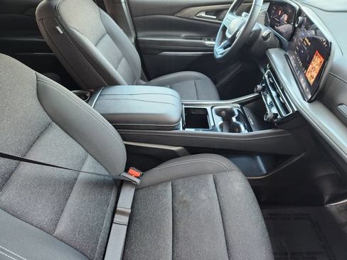 Used 2024 Chevrolet Traverse LT FWD image 19